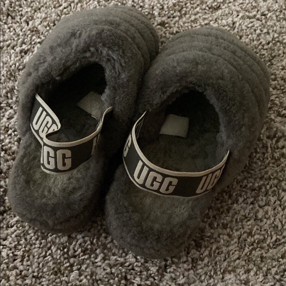 Women’s Ugg Australia slippers in grey, size 7 - Picture 3 of 3